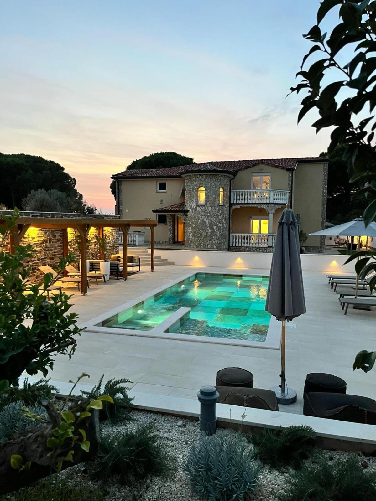 Olivea Luxury Suites 法扎纳 外观 照片